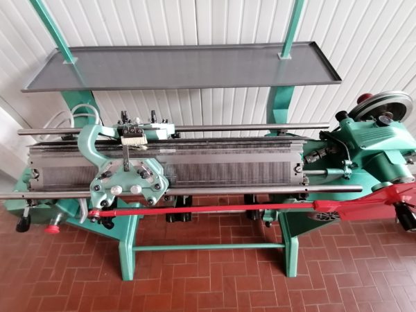 Macchina per bordi e strisce finezza 12