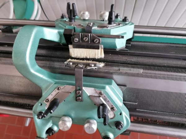 Macchina per bordi e strisce finezza 12