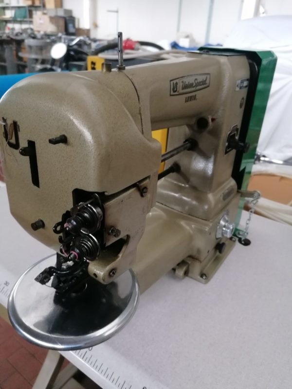 Attaccaetichette Lewis 160-20 completa di tavolo e motore