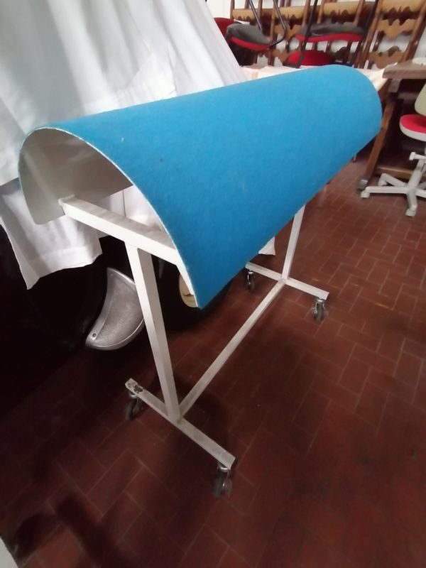 carrellino per appoggiare i teli maglia smacchinati