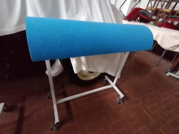 carrellino per appoggiare i teli maglia smacchinati